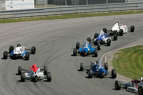 Feltet i Formel Ford bliver udvidet med yderligere to kørere ved lørdagens dobbeltløb på FDM Jyllandsringen.